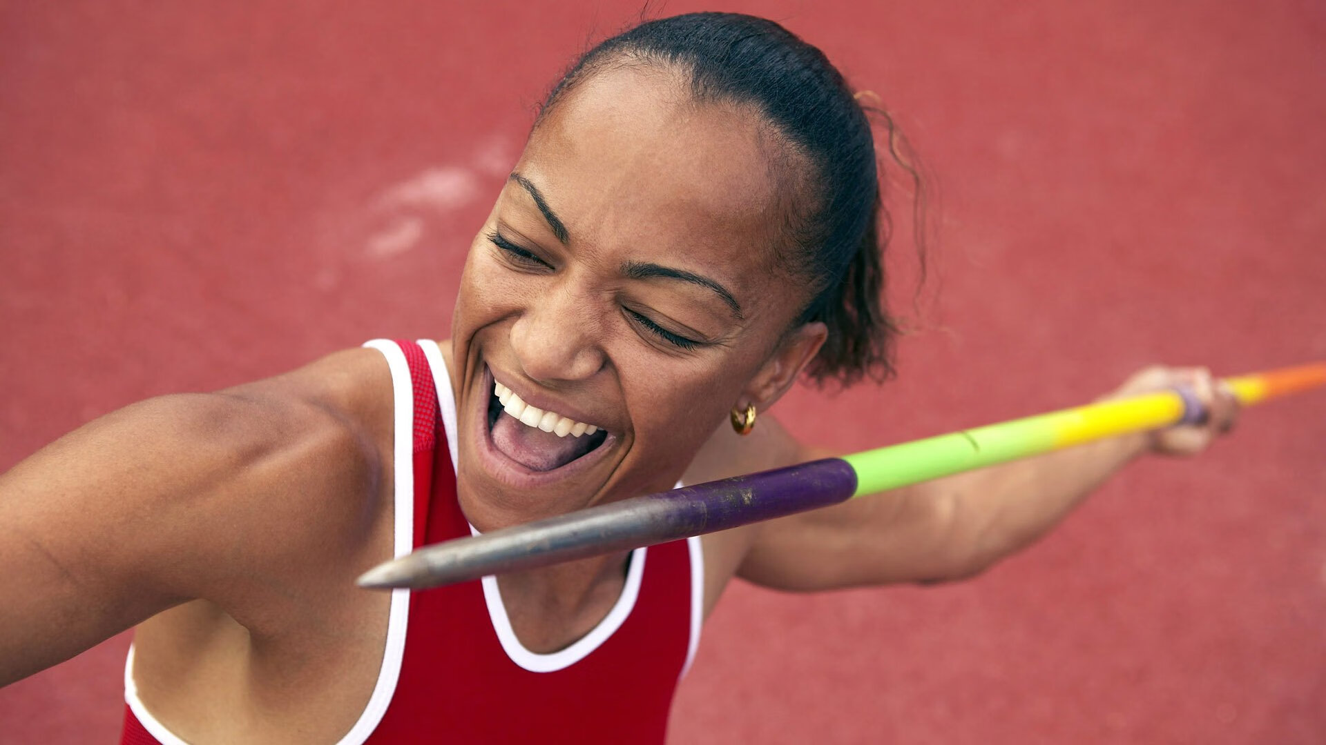 “未来赛车：新能源技术引领速度新潮流”，未来的赛车